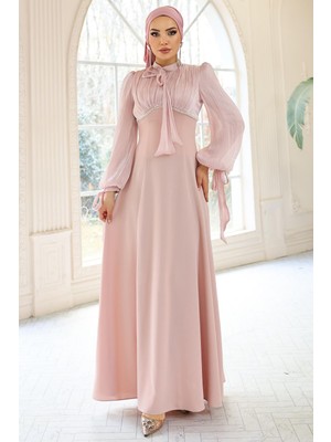 Olcay Bağcık ve Inci Detaylı Yoryo Ipek Krep Kombinli Tesettür Abiye Elbise Pudra 1685