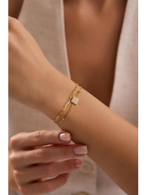 Nereze 925 Ayar Gümüş Gold Kaplama Çift Zincirli Zirkon Taşlı Kare Model Bileklik