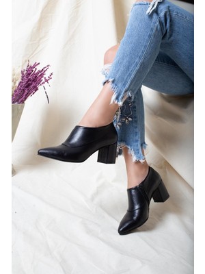 Tarçın Hakiki Deri Siyah Kadın Topuklu Deri Ayakkabı TRC71-0102