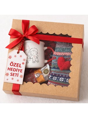 Sevdiğine Sıcacık Bir Sürpriz  | Özel Hediye Kutusu | Kupa, Yün Çorap & Sıcak Çikolata