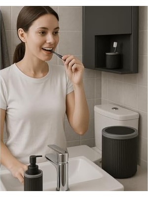 Karokstore 5’li Banyo Seti –, Modern Şık Tasarımlı Çöp Kovası, Tuvalet Fırçası, Sıvı Sabunluk, Diş Fırçalık ve Sabunluk Takımı | Dayanıklı Plastik, Lüks Görünüm, Kaymaz ve Suya Dayanıklı Set