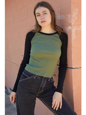 Kara Kedi Siyah Raglan Kollu Yeşil Basic Uzun Kollu Crop