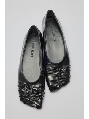 Lutvelizade Babet 2601 - Küt Burun Büzgülü Siyah Kadın Babet