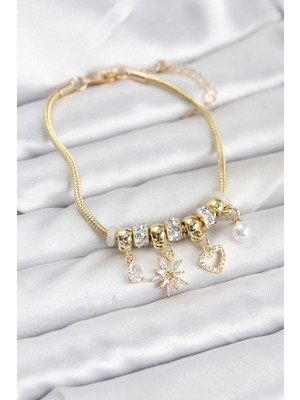 Callerrons Accessories Pirinç Gold Renk Kutup Yıldızı ve Kalp Charmlı Kadın Bileklik - EBJ260109W39038