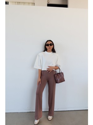 Özge Özgenç Beli Lastikli Ortası Dikişli Rahat Pantolon