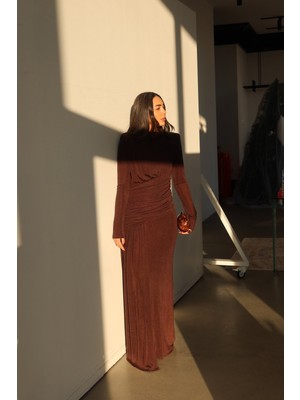 Özge Özgenç Omuzu Vatkalı Beli Büzgülü Maxi Elbise