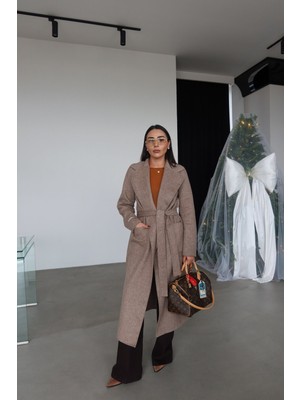 Özge Özgenç Torba Cepli % 100 Yün Kaban