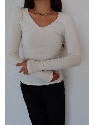 Özge Özgenç V Yaka Kaşmir Bluz