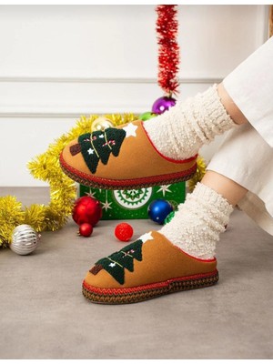 Evinizin Vitrini Kahverengi Terlik Noel Ağacı Kabartma Nakışlı Sessiz Taban Yılbaşı Hediyelik Panduf Ev Terliği