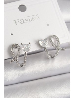 HERŞEYBURDAMODA Pirinç Gümüş Renk Düğüm Model Zirkon Taşlı Kalp Detay Kadın Küpe