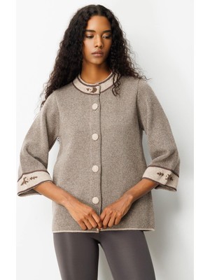 Desen Triko Kadın Dik Yaka Kolu ve Yakası Nakışlı Yün Ceket 25033 K. Bej