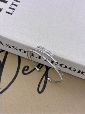 Hedef Bujiteri Gümüş Renkli Ayarlanabilir Iki Sıralı Zirkon Taşlı Çivi Detaylı Bileklik