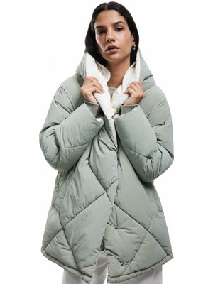 Koton Kapüşonlu Cep Detaylı Fermuarlı Çıtçıt Düğmeli Kapitone Oversize Anorak