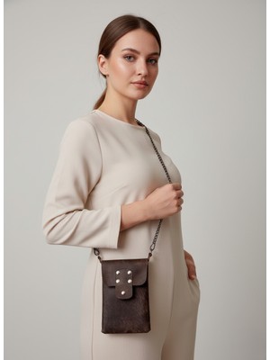 Balkonda Kadın Çanta Dana Derisi Dikişsiz Zincir Askılı Mıknatıslı Koyu Kahverengi