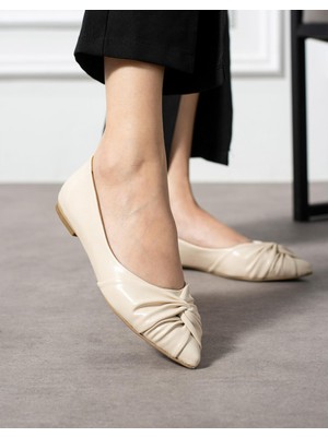 Emienza Fıesta Vegan Deri Büzgü Detaylı Sivri Burun Bayan Babet