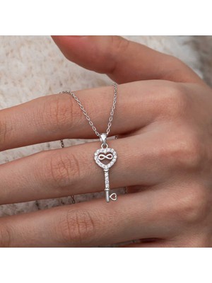 Erseyy Gümüş Kalpli Sonsuzluk Anahtar Kadın Kolye