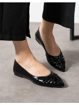 Emienza Fıesta Vegan Deri Büzgü Detaylı Sivri Burun Bayan Babet