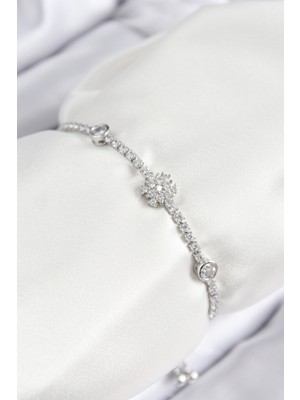 İntora Pirinç Zirkon Taşlı Kar Tanesi Model Gümüş Renk Asansörlü Kadın Bileklik - TJ-BB7722