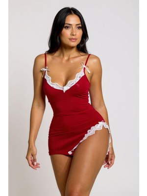 Kadın Kırmızı Bacak Yırtmaçlı Beyaz Dantelli ve Fiyonklu Şık Gecelik – Modern ve Şık Tasarım