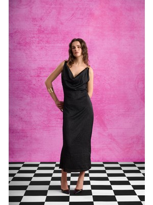 Quzu Sırt Bağlamalı Degaje Yaka Midi Elbise Siyah