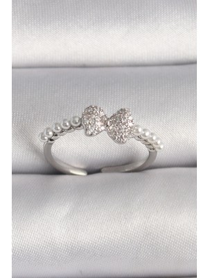 Pazarcan Pirinç Gümüş Renk Zirkon Taşlı Fiyonk Inci Detay Ayarlanabilir Yüzük - TJ-BYK3526