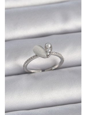 İntora Pirinç Gümüş Renk Ayarlanabilir Zirkon Taşlı Incili Beyaz Mineli Kalp Model Kadın Yüzük - TJ-BYK337