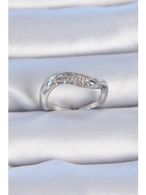 İntora Pirinç Gümüş Renk Zirkon Taşlı Kadın Yüzük - TJ-BYK3309