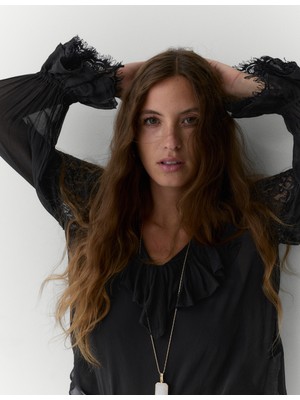 Marks & Spencer Dantel Detaylı V-Yaka Fırfırlı Bluz