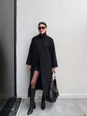 Esra Helvacı Dik Yaka Tek Düğmeli Kaşe Kaban