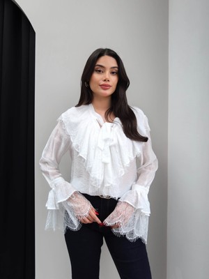 Esra Helvacı Dantelli Yaka Bağlamalı Gömlek