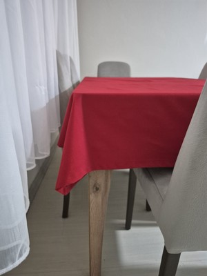 Özel Dikişli Kırmızı Masa Örtüsü