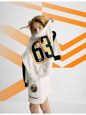 Marks & Spencer McLaren:trade_mark: F1 Takımı Temalı %100 Pamuklu Denim Mini Etek (2–16 Yaş)