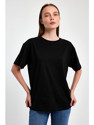 Yakamor Kadın Oversıze T-Shırt