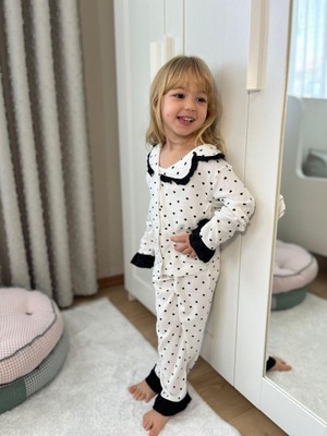 Butik Kız Çocuk %100 Pamuklu Yaka Detaylı Kalp Desenli  Pijama Takımı