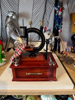 Atak Hediyelik Dekoratif Dikiş Makine Müzik Kutusu