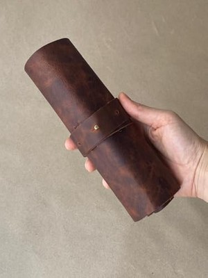 El Yapımı Hakiki Deri Rulo Kalemlik (Koyu Taba)