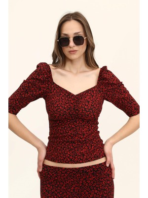 Beta Moda Hub Kırmızı Çiçek Desenli Kalp Yaka Büzgülü Bluz