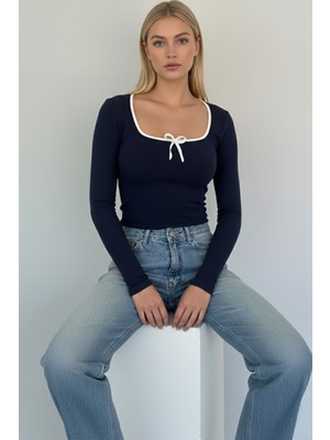 Beta Moda Hub Kare Yaka Kurdele Detay Kaşkorse Bluz - Lacivert