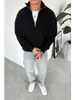 Siyah Yarım Fermuarlı Boğazlı Triko Kazak