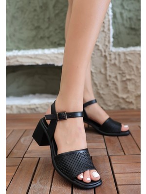 Pazarcan Laera Siyah Cilt Topuklu Sandalet