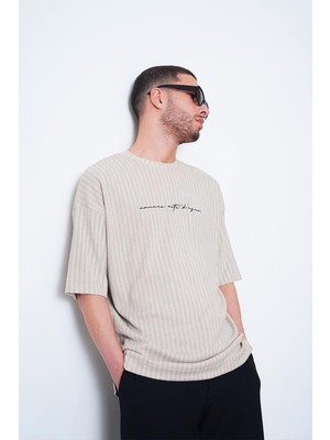Krem Şeritli Dokulu Minimal Yazılı f7 mh oversize Tişört