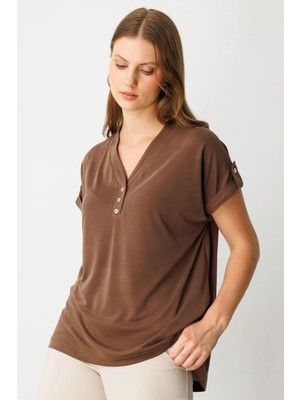 On Fashion Bluz Kolu ve Önü Düğmeli V Yaka