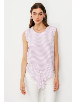 On Fashion Kareli Çiçek Detaylı Bisiklet Yaka Kolsuz Bluz