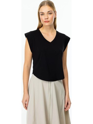 On Fashion Bluz V Yaka Kısa Kollu Etek Ucu Oval