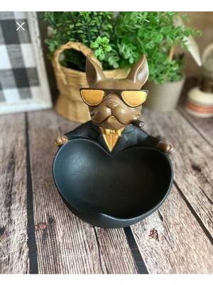 By Pınar Yüksel Sepetli Buldog Köpek Biblo