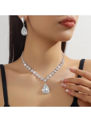 Shopidik Zarif ve Işıltılı Kristal Taşlı Kadın Seti 3`lü Set ( Kolye,küpe,bileklik )