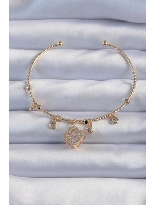 S'82 Pirinç Altın Renk Zirkon Taşlı Yonca Model Charm Bileklik