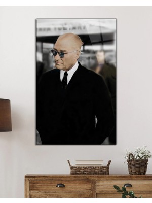 Petmudo AVM Takım Elbiseli Atatürk Portresi Cam Tablo, Darbelere Dayanıklı Kırılmaz Temperli