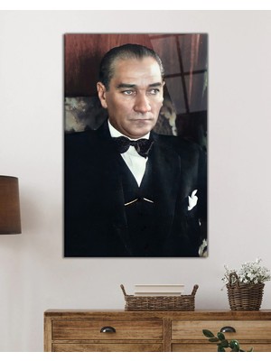 Petmudo AVM Takım Elbiseli Atatürk Portresi Cam Tablo, Darbelere Dayanıklı Kırılmaz Temperli