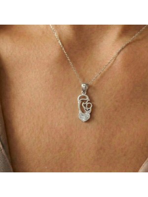 Baleno Concept 925 Ayar Gümüş Anne Bebek Figürlü Zirkon Taşlı Kalpli Tasarım Kolye